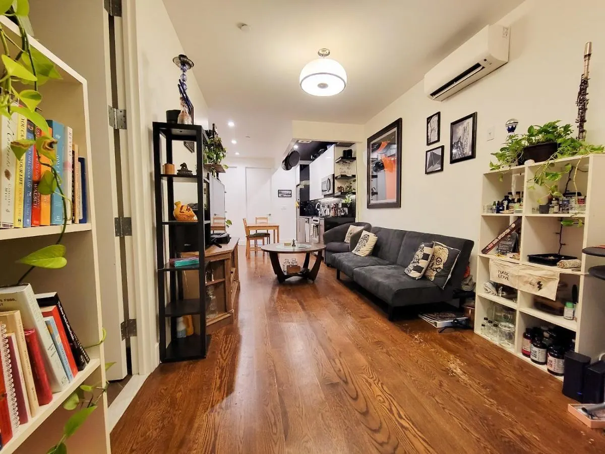 Private Room In A 4 Big 4 Room Apartament Green Point 纽约 民宿